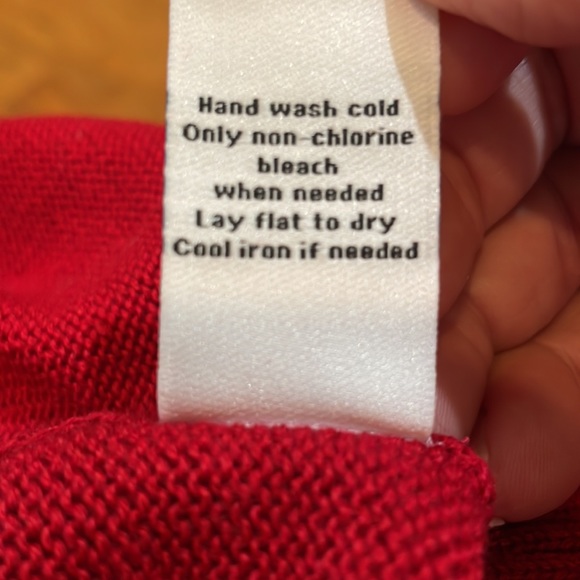 Women’s Red Owl Sweater Size 1x long sleeve the owl appears as if done by hand - Picture 14 of 16